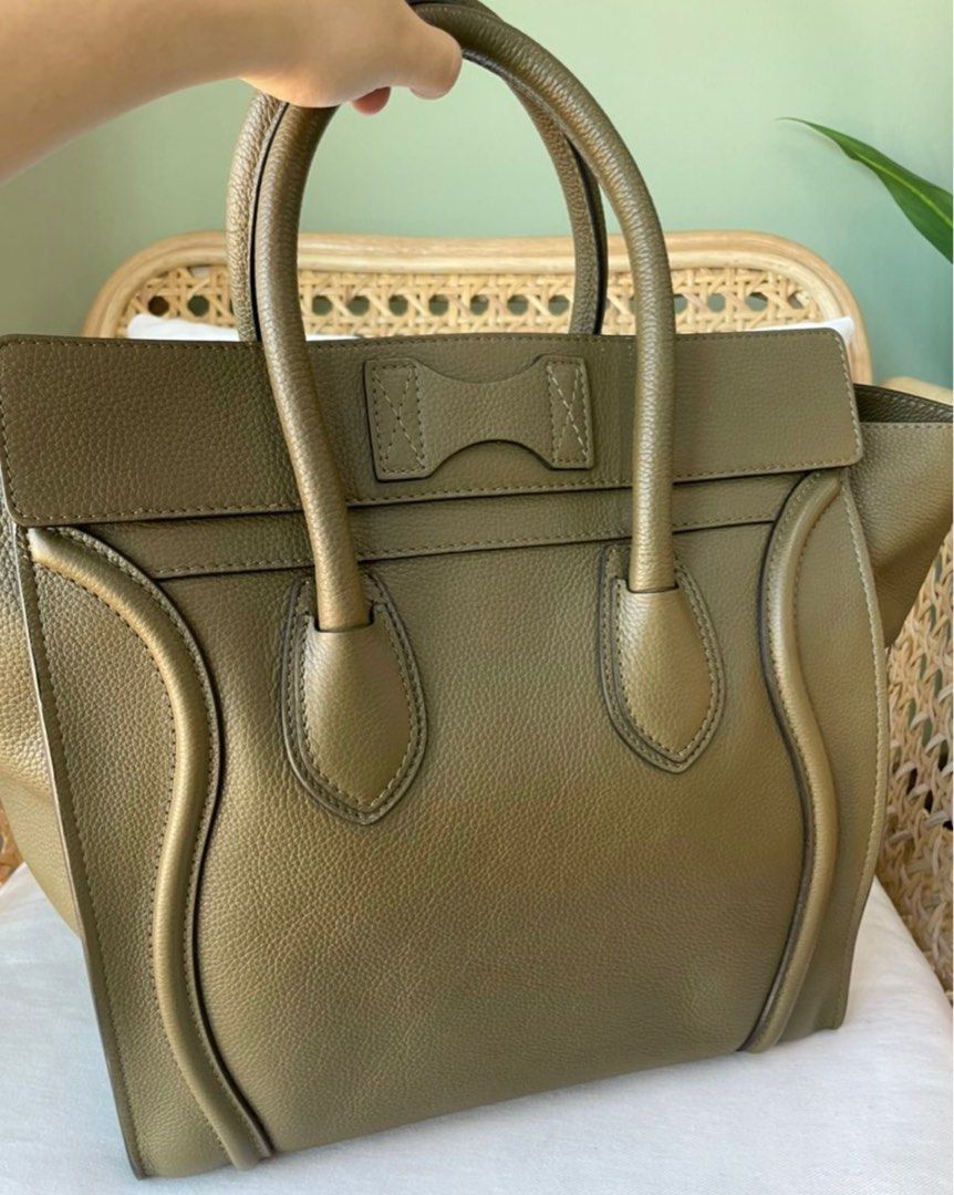 RAMADHAN & RAYA PROMO! Authentic Celine Luggage Bag in Good Condition (Category: Tote Bags) located in Sungai Buloh. Submitted by closet_by_azalea (Listing ID 1216169026, Image 2). Description: Authentic Celine luggage bag for sale. Good condition. 3 to 4 times installment accepted..