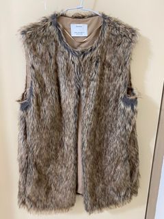 Bershka 毛毛背心