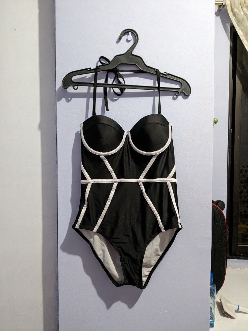 Monokini à bustier coqué - noir main image 1