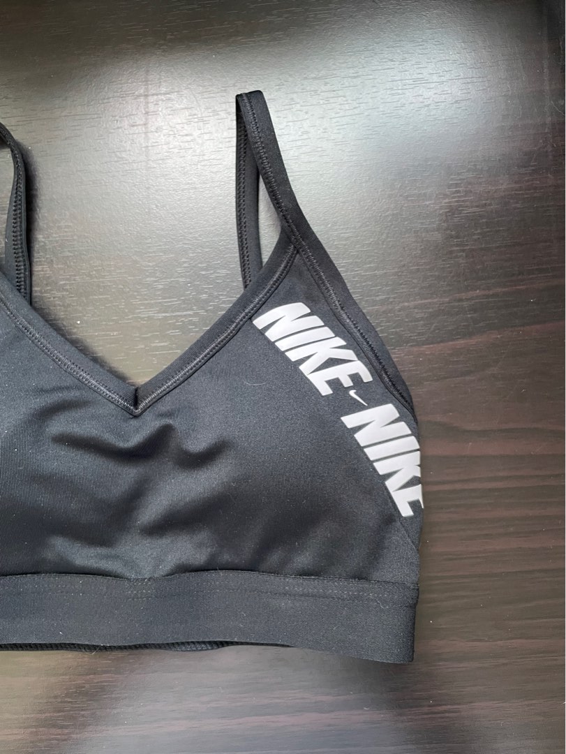 black nike sports bra