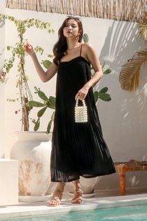 Bnwt TSS Petra pleated midi in black