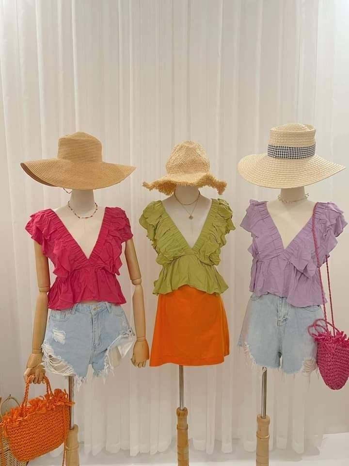 BOBBIE TOP (Category: Others Tops) located in San Mateo. Submitted by kscclothing (Listing ID 1216261772, Image 1). Description: 📌FITS SMALL TO SEMI LARGE 📌FABRIC : CHALLIS Model’s height - 5’4 #IAN.