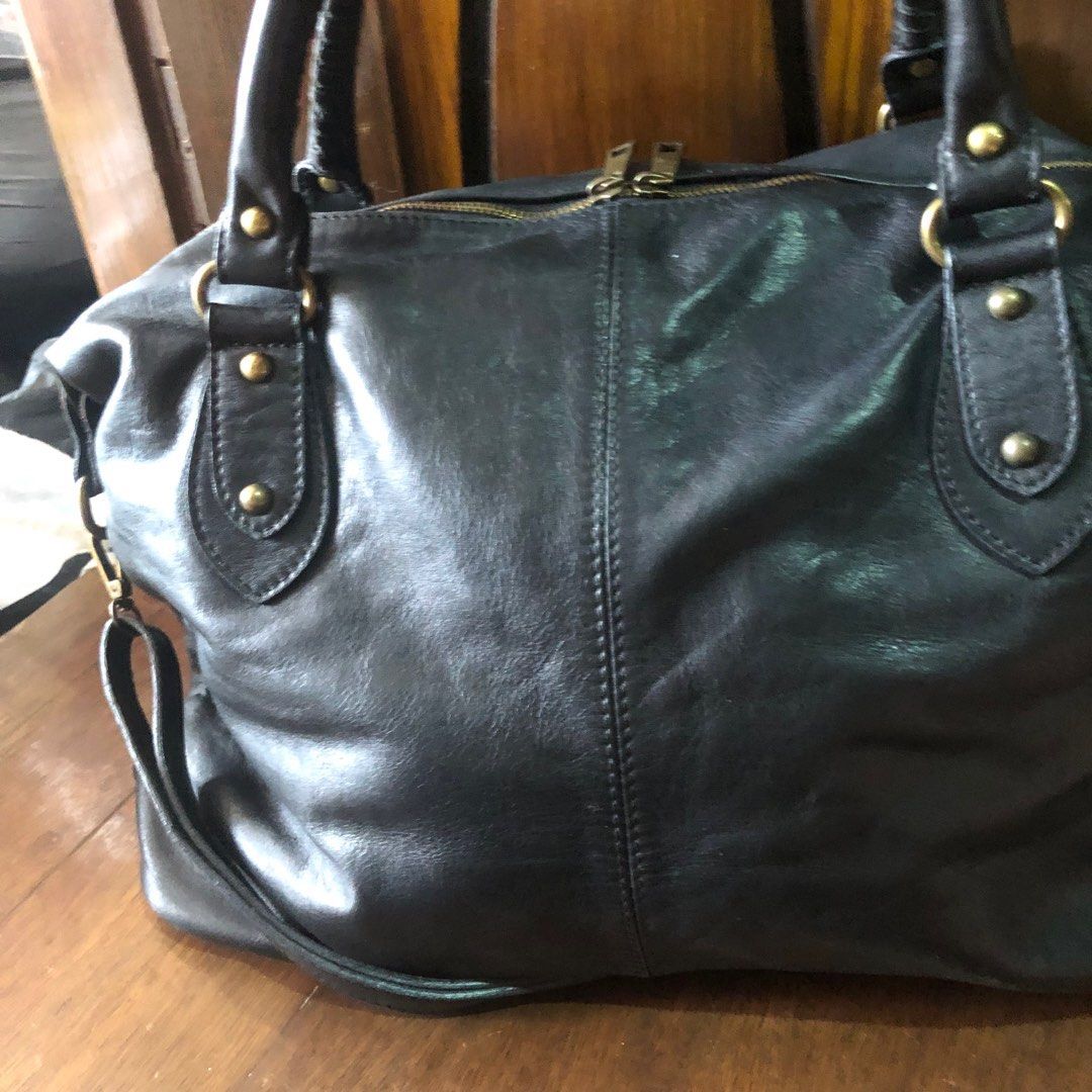 BORSE IN PELLE (Category: Shoulder Bags) located in Cavite. Submitted by bags_unltd143 (Listing ID 1216008366, Image 2). Description: .