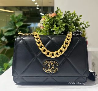 CHANEL 19 WOC BLACK LAMBSKIN