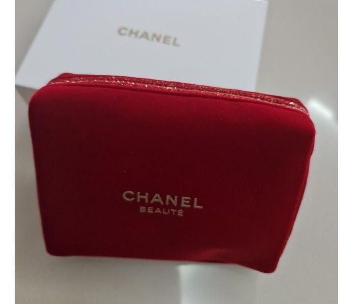 Chanel Red Velvet Makeup Bag, Women's Fashion, Bags & Wallets, Purses &  Pouches on Carousell
