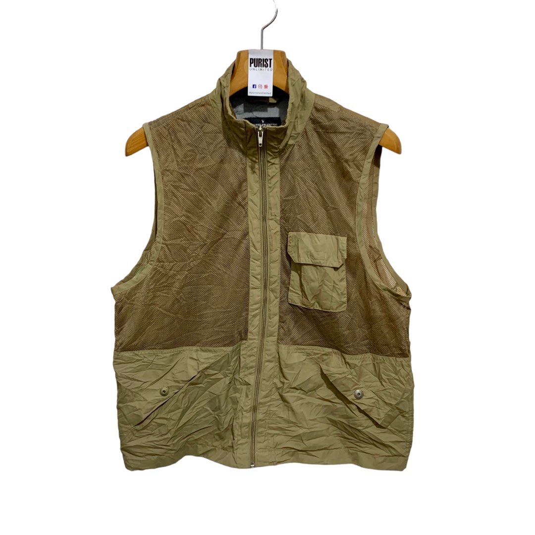 Claudio Valentino Multipocket Vest Large (Category: Vests) located in Quezon City. Submitted by puristunlimited (Listing ID 1216195991, Image 1). Description: Claudio Valentino Multipocket Vest Large Condition: 9/10 Color rate: 10/10 Shoulder: 18 inches Chest: 20 inches Hem: 20 inches Length: 25 inches Best fit for Mens Medium-Large Best fit for Womens Large-XL Best Price: ₱550plus shipping 🌏 More unique and quality jackets follow me on Instagra