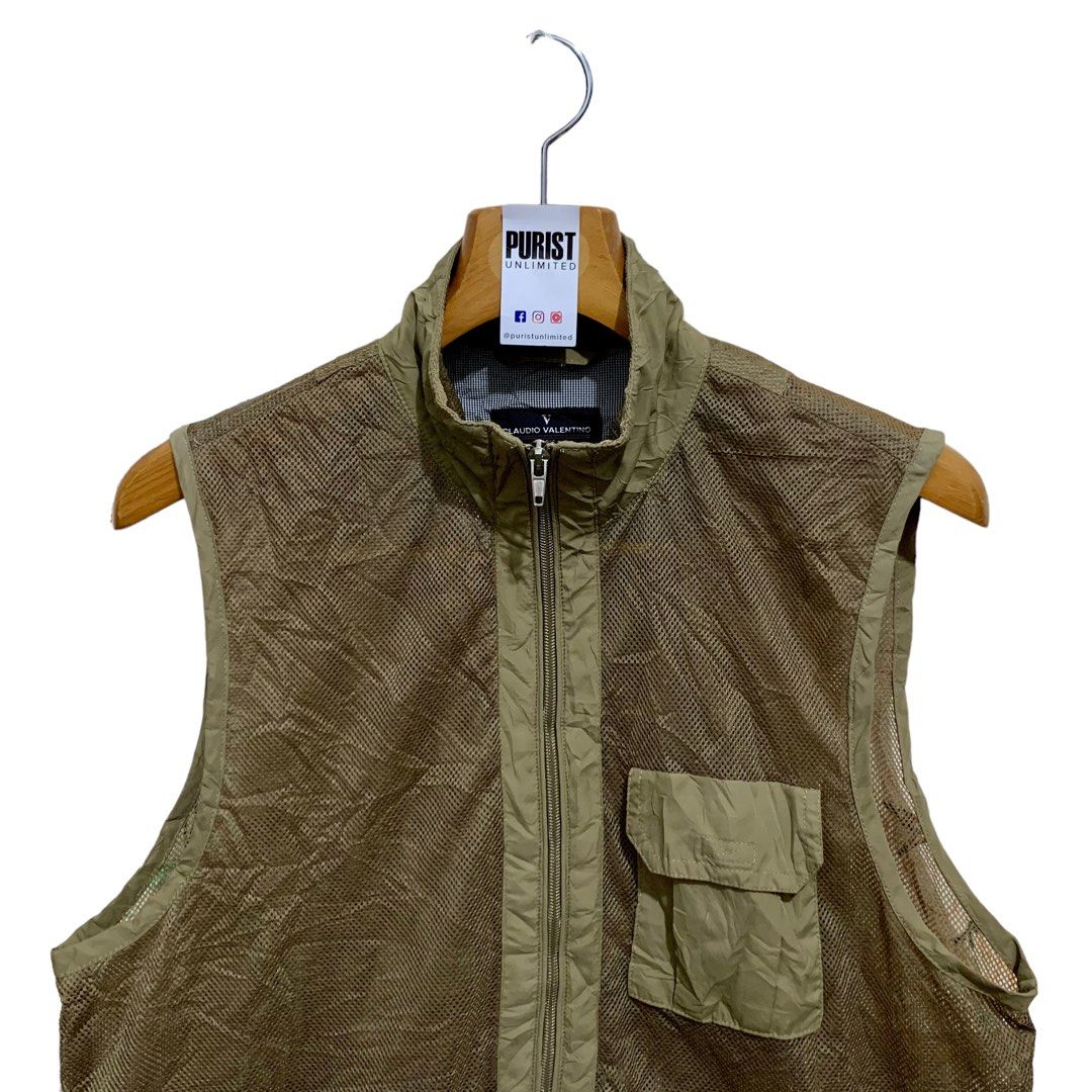 Claudio Valentino Multipocket Vest Large (Category: Vests) located in Quezon City. Submitted by puristunlimited (Listing ID 1216195991, Image 2). Description: Claudio Valentino Multipocket Vest Large Condition: 9/10 Color rate: 10/10 Shoulder: 18 inches Chest: 20 inches Hem: 20 inches Length: 25 inches Best fit for Mens Medium-Large Best fit for Womens Large-XL Best Price: ₱550plus shipping 🌏 More unique and quality jackets follow me on Instagra