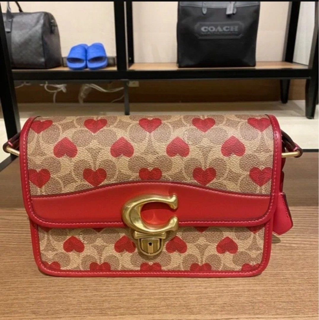 Coach Heart Crossbody Bag White, Women's Fashion, Bags & Wallets, Cross-body  Bags on Carousell