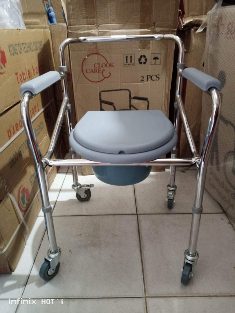 Commode / Potty Chair with Wheels, Health & Nutrition, Medical Supplies