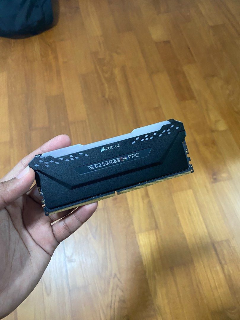 Computer RAM (Category: Computer Parts) located in Singapore. Submitted by saanjayy_ (Listing ID 1216183695, Image 1). Description: DDR4 16gb RAM 3200MHz with light. Reason for selling: I dont even know about computer Getting rid of my brothers items..