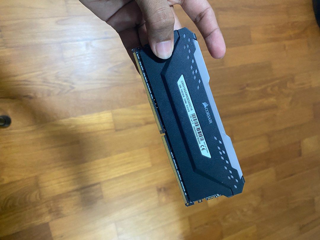 Computer RAM (Category: Computer Parts) located in Singapore. Submitted by saanjayy_ (Listing ID 1216183695, Image 2). Description: DDR4 16gb RAM 3200MHz with light. Reason for selling: I dont even know about computer Getting rid of my brothers items..