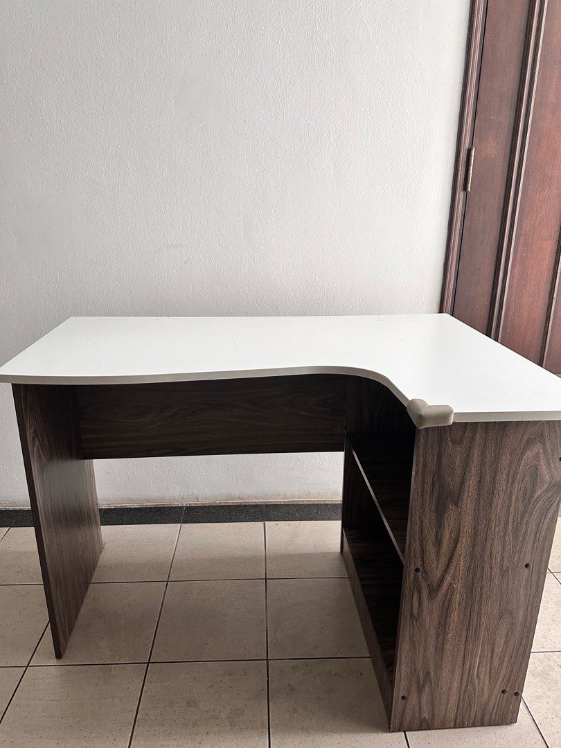 Computer table / office Table (Category: Tables & Sets) located in Singapore. Submitted by luckyredd (Listing ID 1216158032, Image 1). Description: .