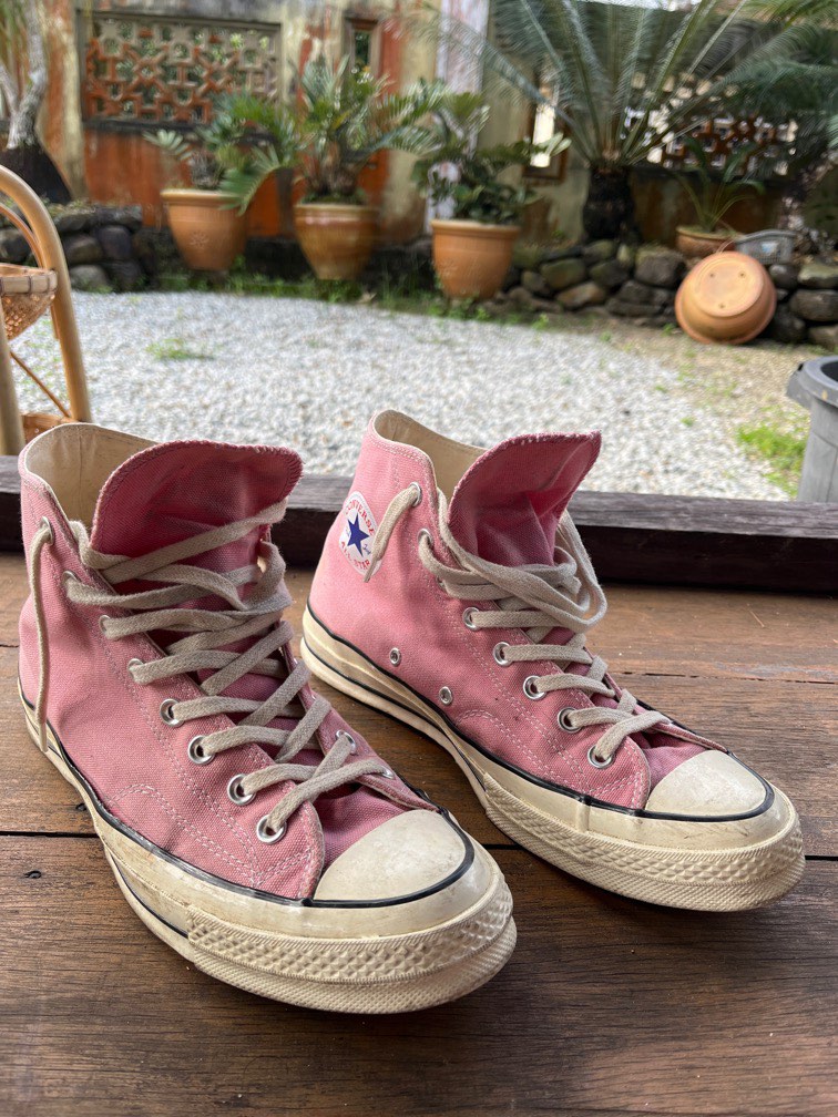 Dirty sales pink converse