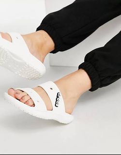 Crocs Unisex Classic Sandal in White