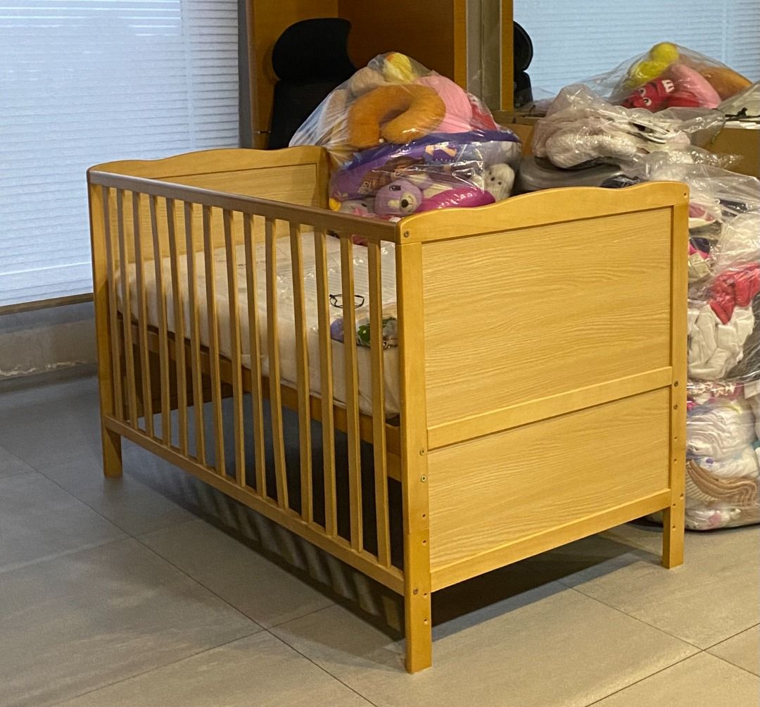 Cuddlebug 2in1 convertible Crib on Carousell