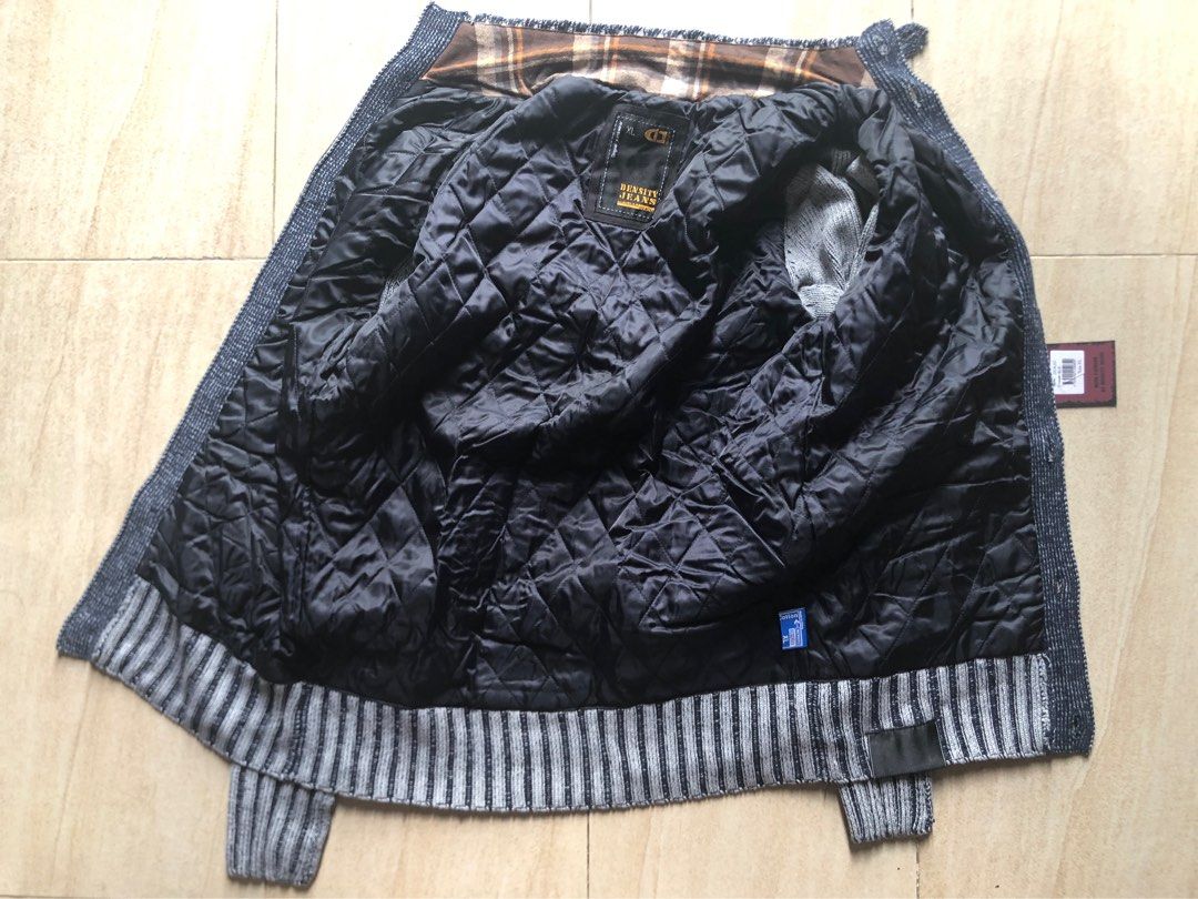 Density jacket (Category: Coats, Jackets and Outerwear) located in Singapore. Submitted by sellthingds (Listing ID 1216154117, Image 2). Description: Blue Density jacket - Size XL - Jeanswear.