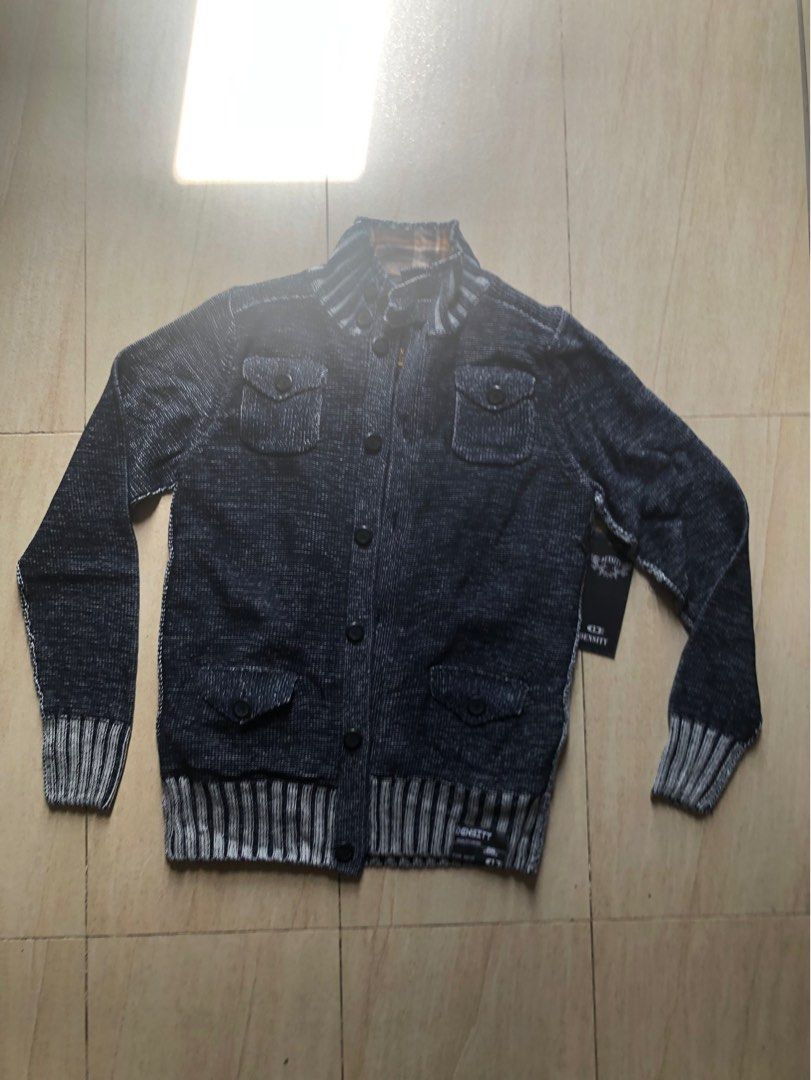Density jacket (Category: Coats, Jackets and Outerwear) located in Singapore. Submitted by sellthingds (Listing ID 1216154117, Image 1). Description: Blue Density jacket - Size XL - Jeanswear.