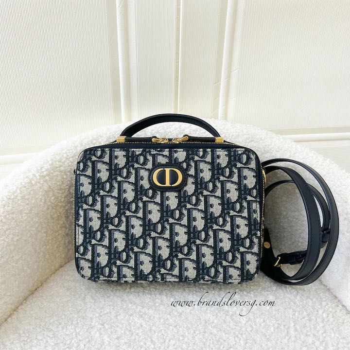 Dior Small 30 Montaigne Bag in Blue Oblique Jacquard, Luxury, Bags &  Wallets on Carousell