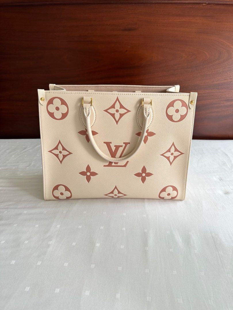 WHAT FITS INSIDE THE LOUIS VUITTON ON THE GO GM TOTE BAG  13 Inch Laptop  Nice Mini Desk Agenda   YouTube