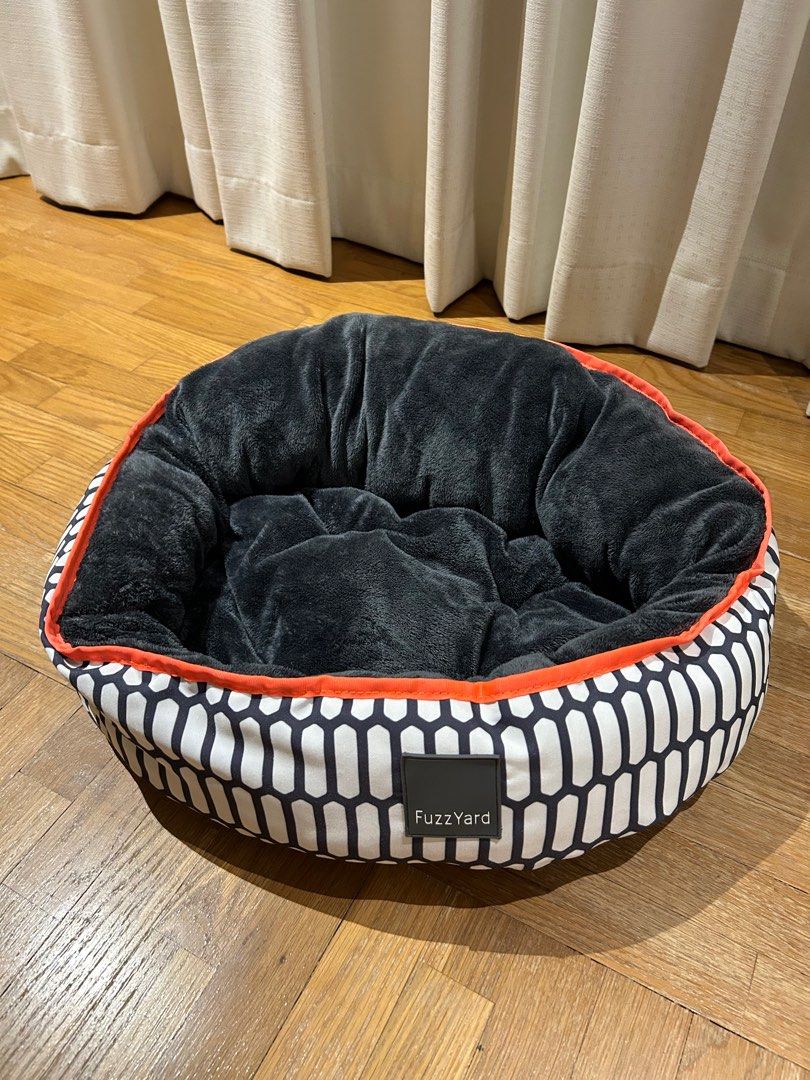Fuzzyard Dog bed, Pet Supplies, Homes & Other Pet Accessories on Carousell