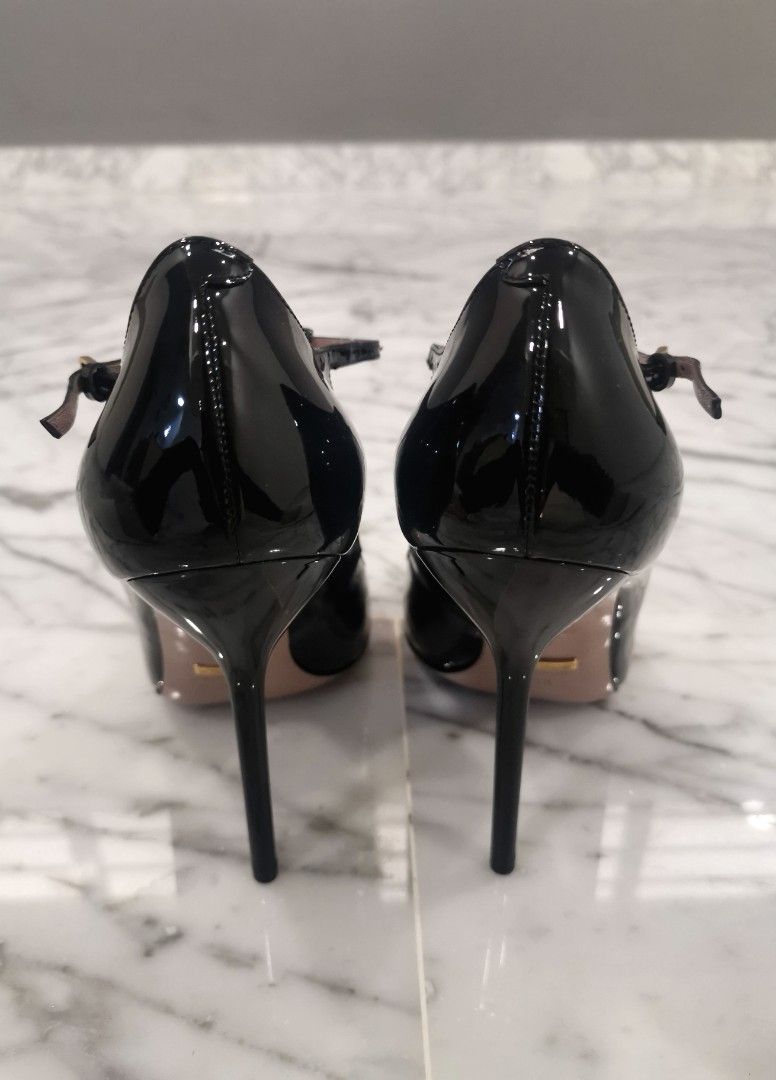 Gucci black hotsell patent leather pumps