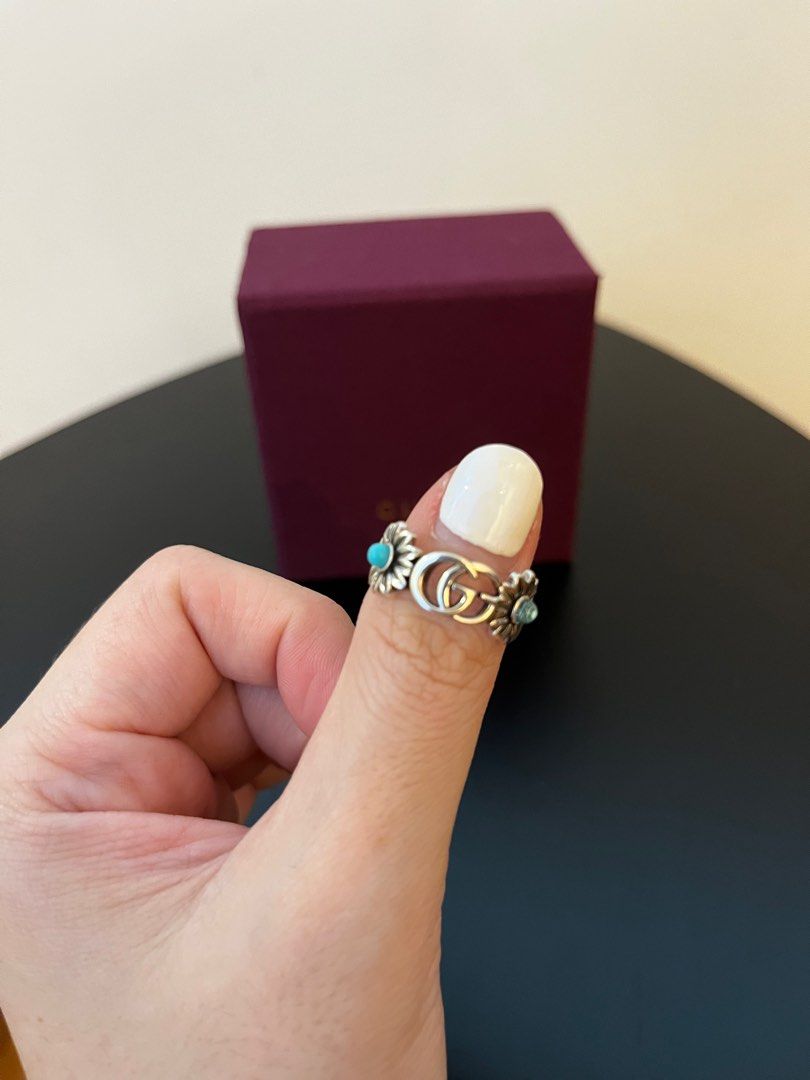 Gucci store thumb ring
