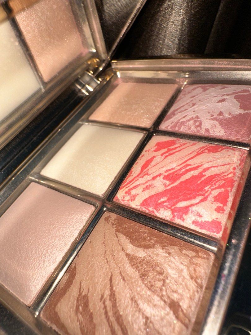 Hourglass Ambient Lighting Sculpture Palette, Beauty & Personal Care
