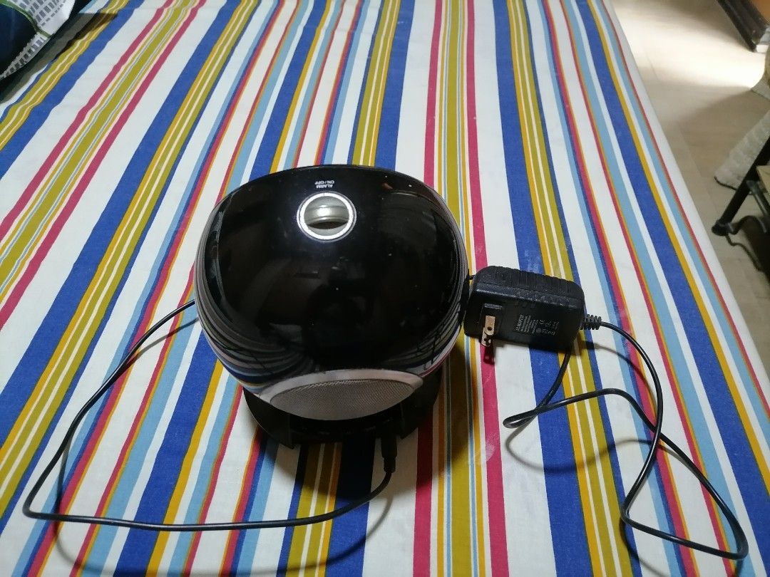 Ipod dock speakers (Category: Soundbars, Speakers & Amplifiers) located in Manila. Submitted by carlos.feliciano82 (Listing ID 1216060340, Image 1). Description: Used for Ipod docking speakers can charge and play your ipod de cluttering will give 3 months warranty.
