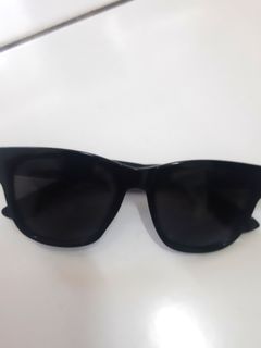 Kacamata hitam H&M