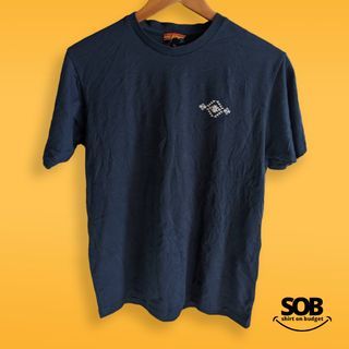 Kaos baju t-shirt cowok cewek Vision Peaks
•Size: M (P65XL47)
•Kondisi: 8/10