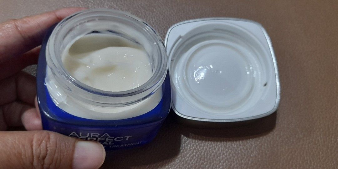 L'OREAL Aura Perfect Clinical Overnight Treatment (Kategori: Kulit, Sabun & Tubuh) berada di Tangerang. Dikirim oleh malalapreloved (ID iklan 1216187001, Gambar 2). Deskripsi: Baru dipake bbrp kali, tapi wajah sedang dalam perawatan dokter.. Enak dipakainya malam hari, keesokan harinya wajah cerah dan kenyal.. Best seller bgt! Beli langsung di official store tokped yaa, exp date masih 2025. No Box..