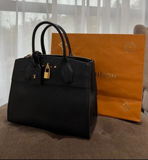 Pin by Pedtra on Louis vuitton  Bags, Louis vuitton bag outfit, Louis  vuitton handbags speedy