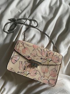 (Category: ) located in . Submitted by uy_shopper (Listing ID 1216095181, Image 1). Description: .