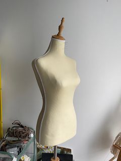 (Category: ) located in . Submitted by daffodil.closet (Listing ID 1216147090, Image 1). Description: .
