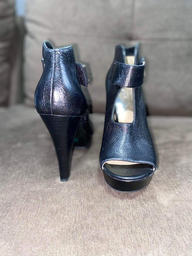Michael kors black open toe discount heels