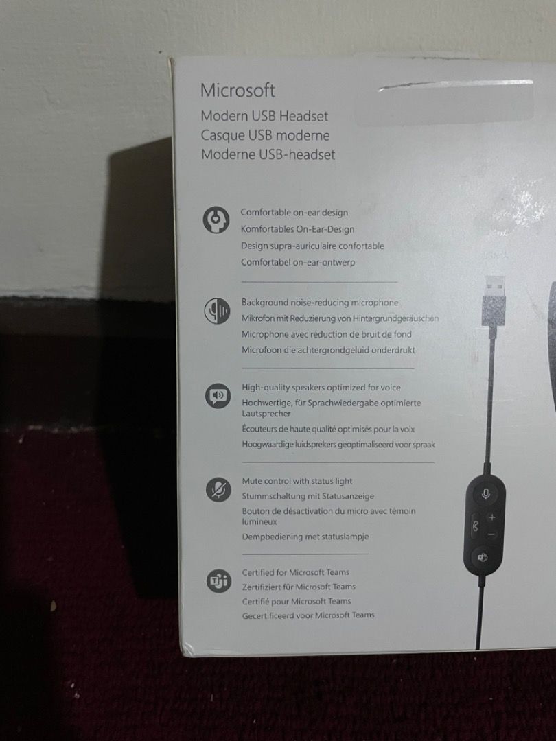 Microsoft Headset USB (Category: Headphones & Headsets) located in Quezon City. Submitted by anderx (Listing ID 1216187270, Image 2). Description: Brand New Microsoft Headset for Sale RFS : need wireless headphones.