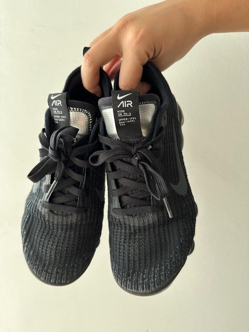 vapormax flyknit 3 triple black on feet