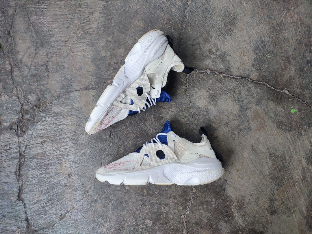 Nike huarache type summit white top