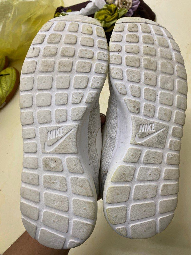 Nike roshe run off white 8uk Men s Fashion Footwear Sneakers on Carousell