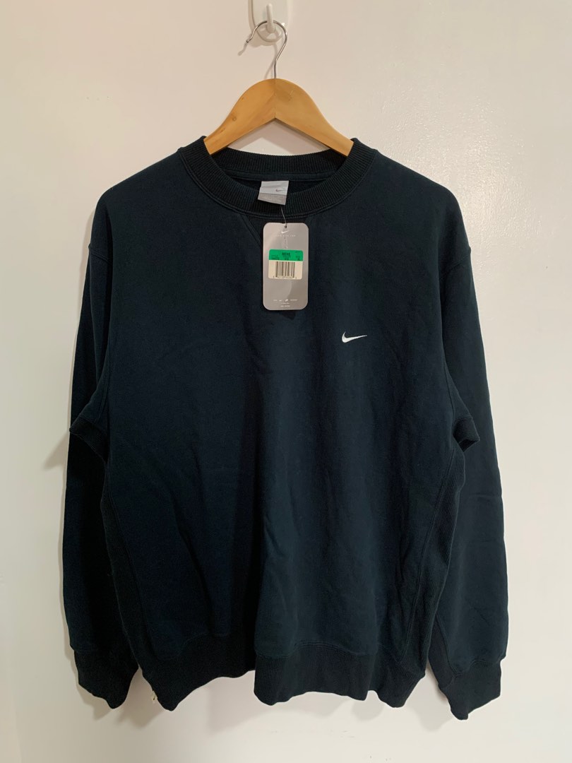 backward nike swoosh