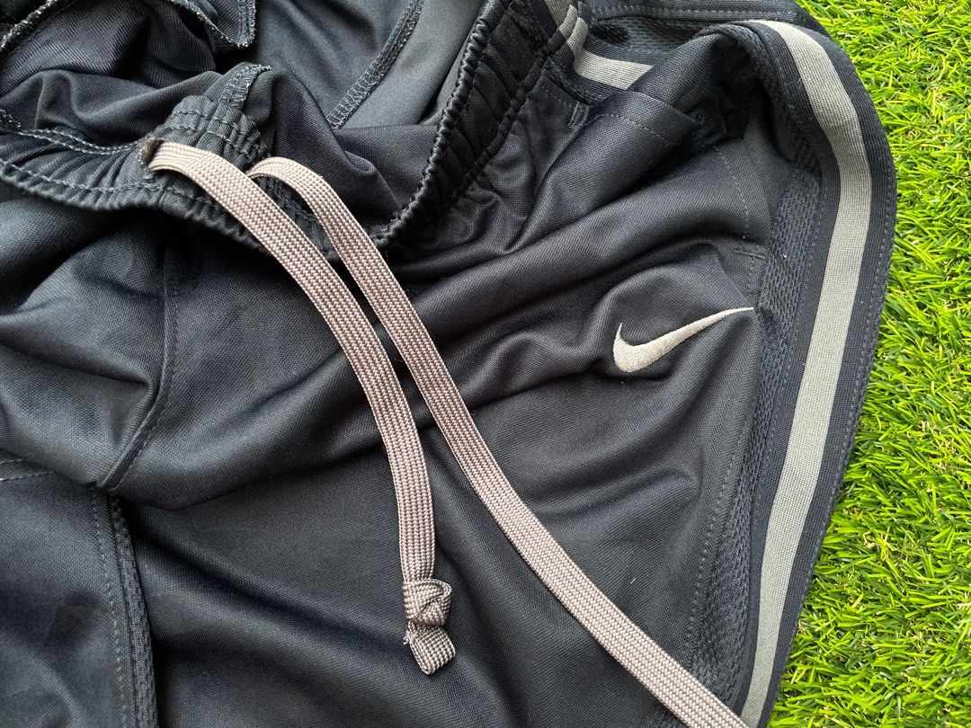 Windbreaker on sale joggers nike