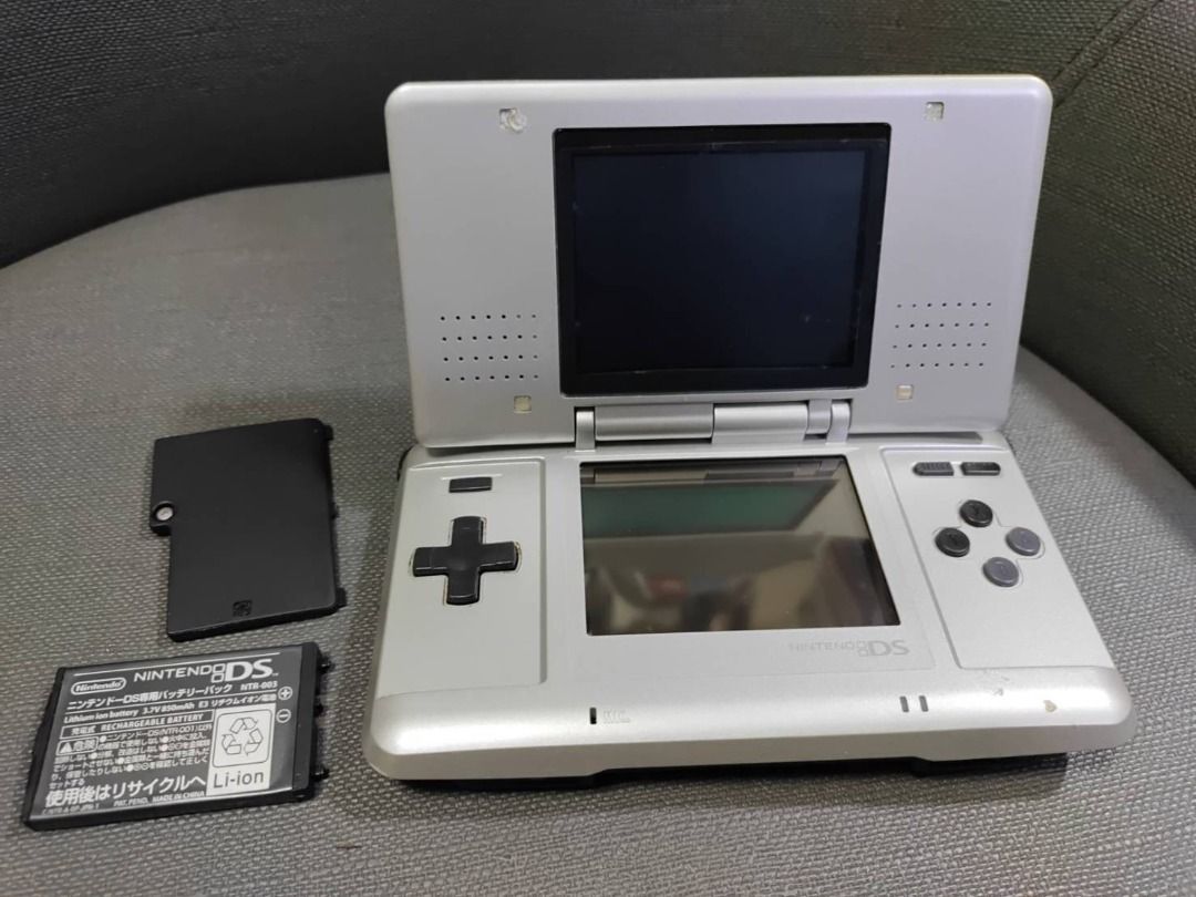 Nintendo NTR-001 DS零件品主機不開機有電池+筆銀拍室, 電玩遊戲