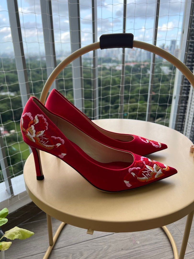 Red on sale floral pumps