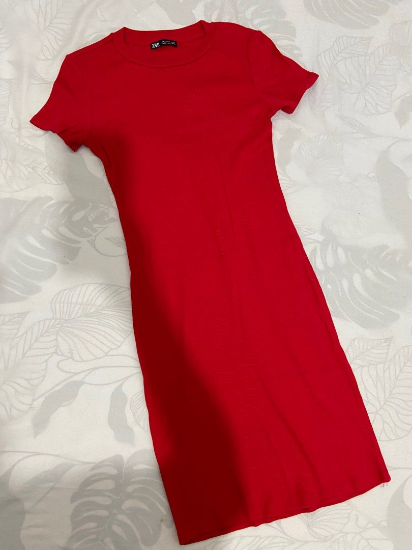Red ribbed dress (Category: Dresses) located in Legazpi City. Submitted by cb0903 (Listing ID 1216136505, Image 2). Description: Fits small to med Meet up: SM Legazpi If ship: LBC COP (P95) Rfs: moving to canada in June.