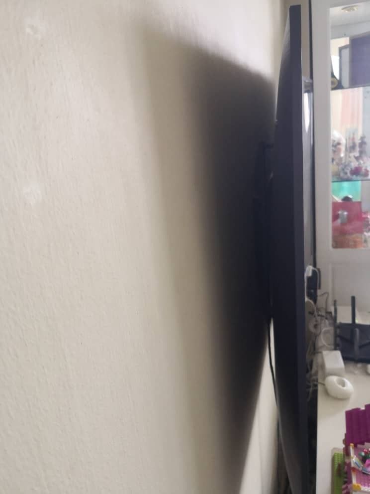 Samsung 55" Curved Smart UHD TV. (Flickering screen), TV & Home