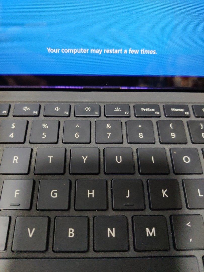 Screen flickering surface pro 7, Computers & Tech, Laptops & Notebooks