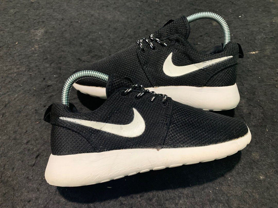 Sepatu nike roshe run top