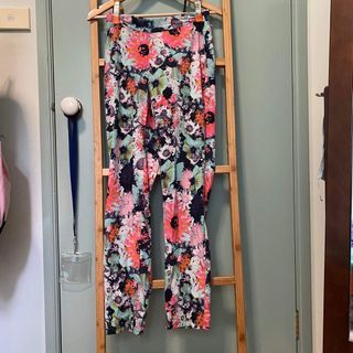 SIZE XS | VERO MODA FLORAL PANTS