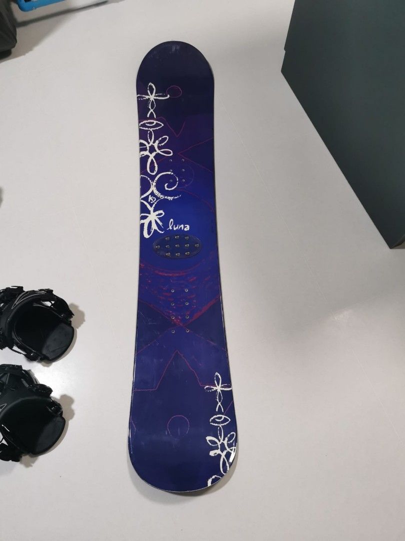 Snowboard with bindings and boots, Sports Equipment, Other Sports