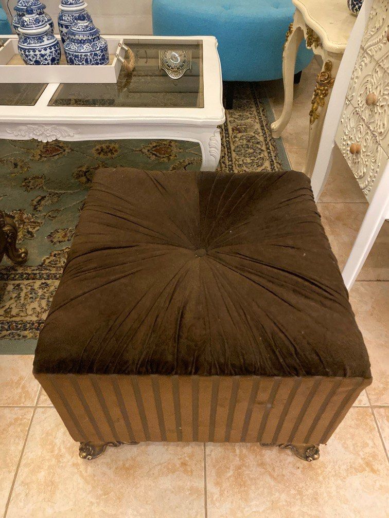 Sofas (2) - European Design (Category: Sofas) located in Silang. Submitted by andre.alejo (Listing ID 1216196043, Image 3). Description: Sofas- European design No issue Neat and clean Good quality Unique.